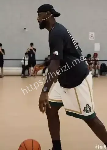 詹姆斯指导国青男女篮训练